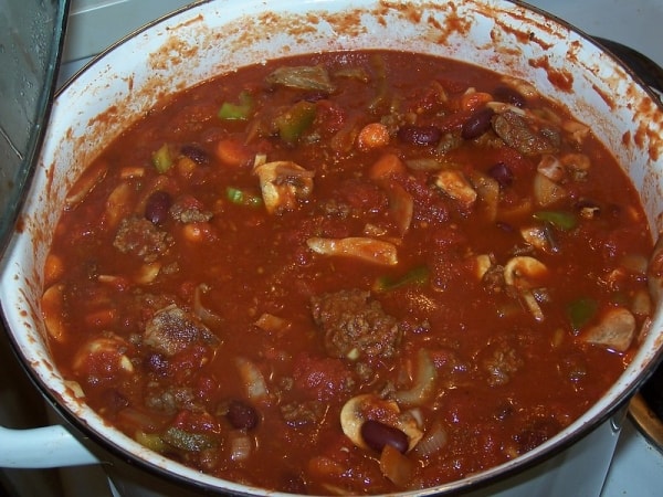 Chili with mushrooms and peppers