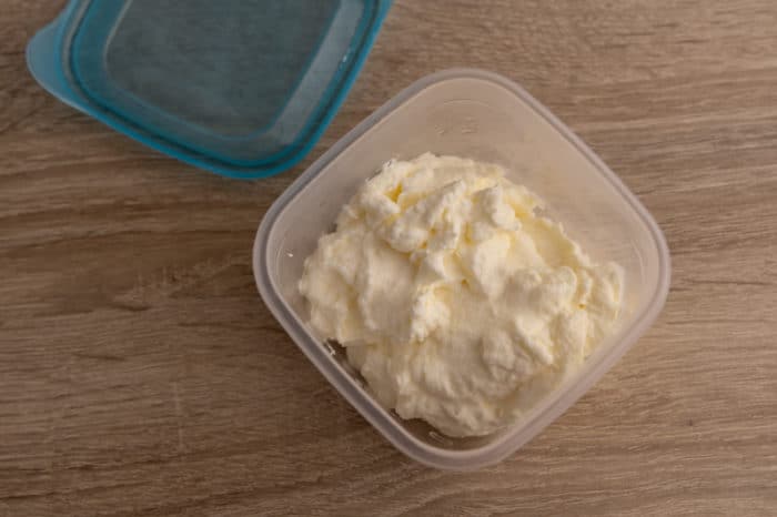 Defrosted stabilized whipped cream