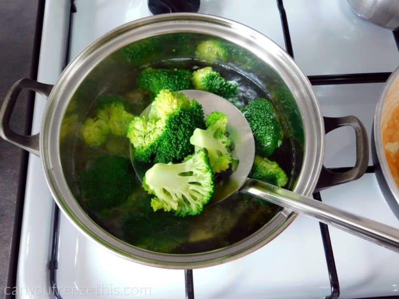Draining broccoli after blanching