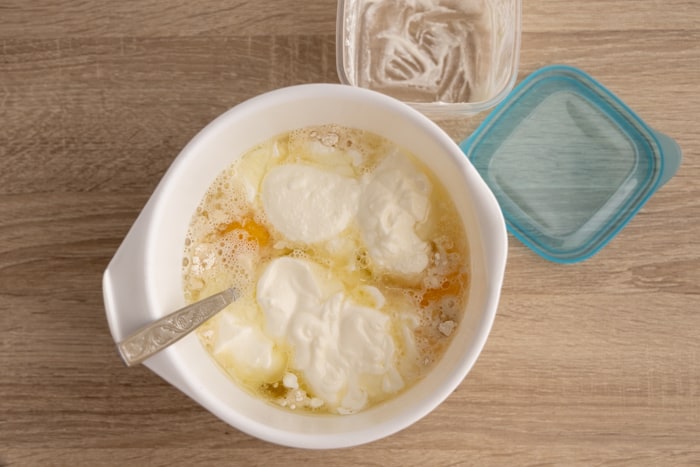 Pfannkuchenteig mit frischem und aufgetautem Joghurt